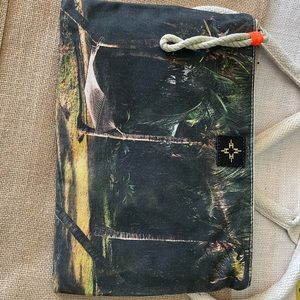 India Hicks Insta Pouch Clutch Palm Purse New